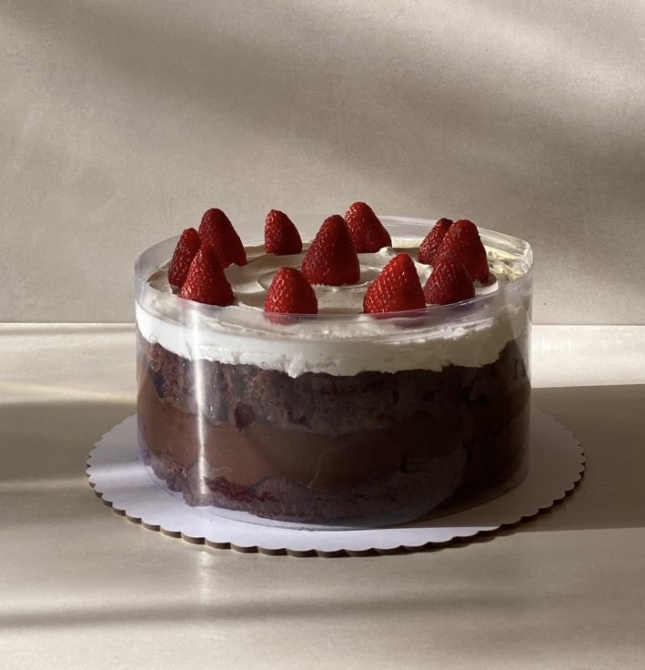 كيك كاسترد ككو وفراولة